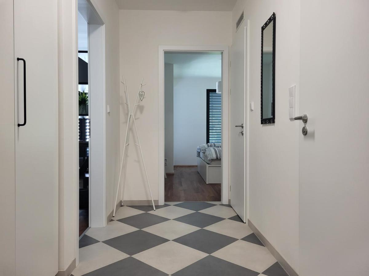 New Apartment In Karlin, Praha 8, Close To Center Esterno foto